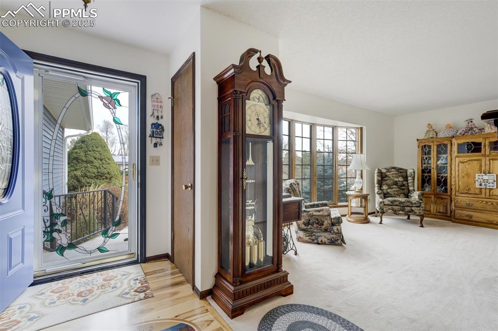 Image 3 of 30: Entry