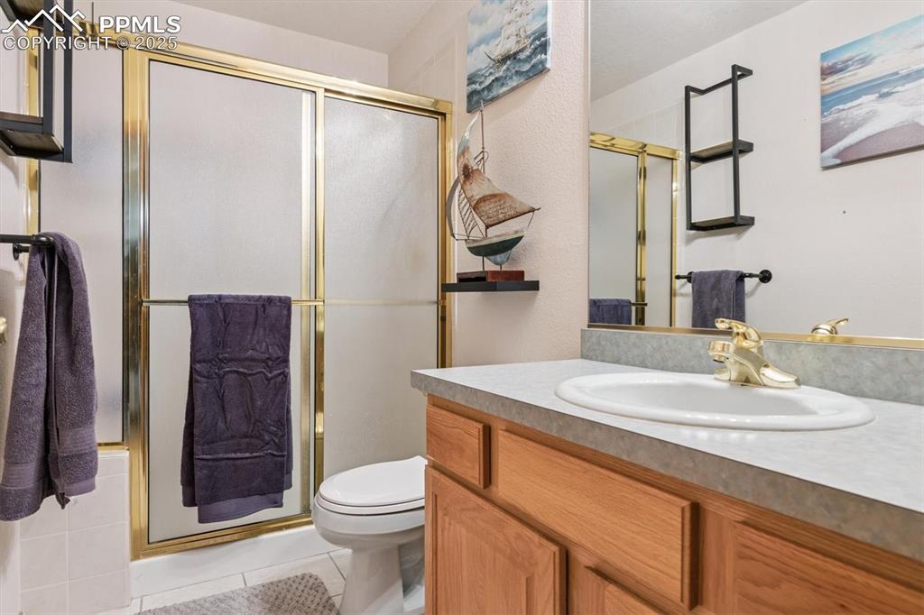 Image 27 of 39: Bathroom