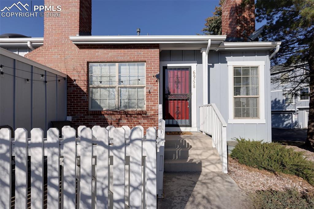 Image 34 of 39: Entry