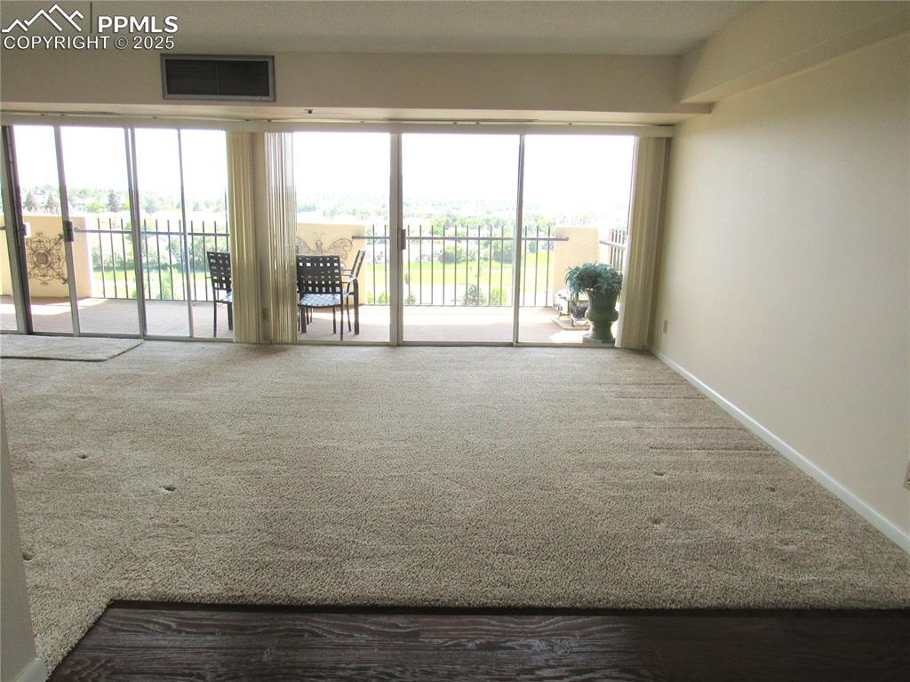 Image 11 of 25: Living Room