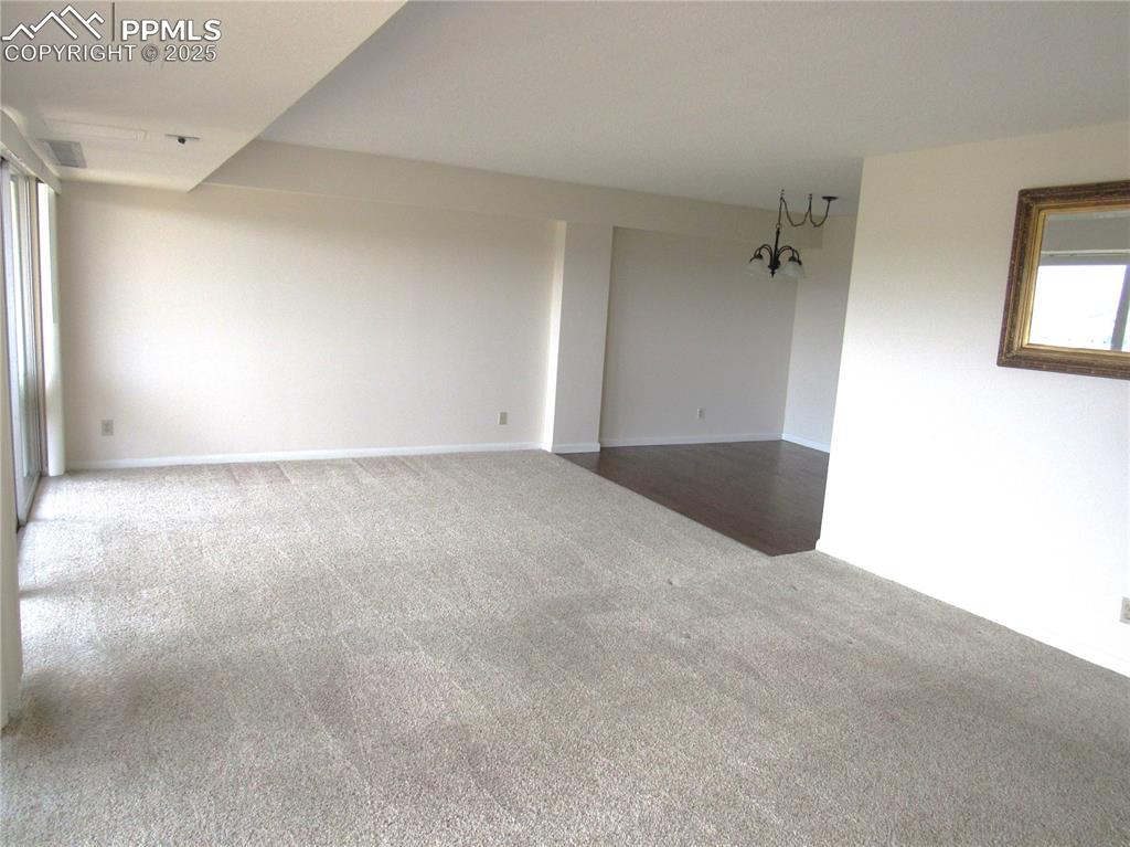 Image 4 of 25: Living Room