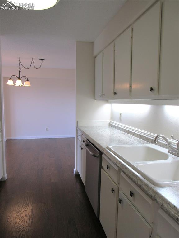 Image 6 of 25: Kitchen