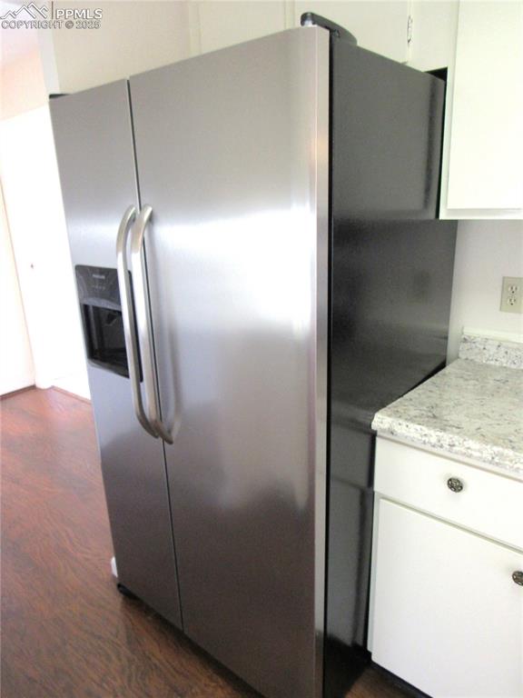 Image 8 of 25: Kitchen