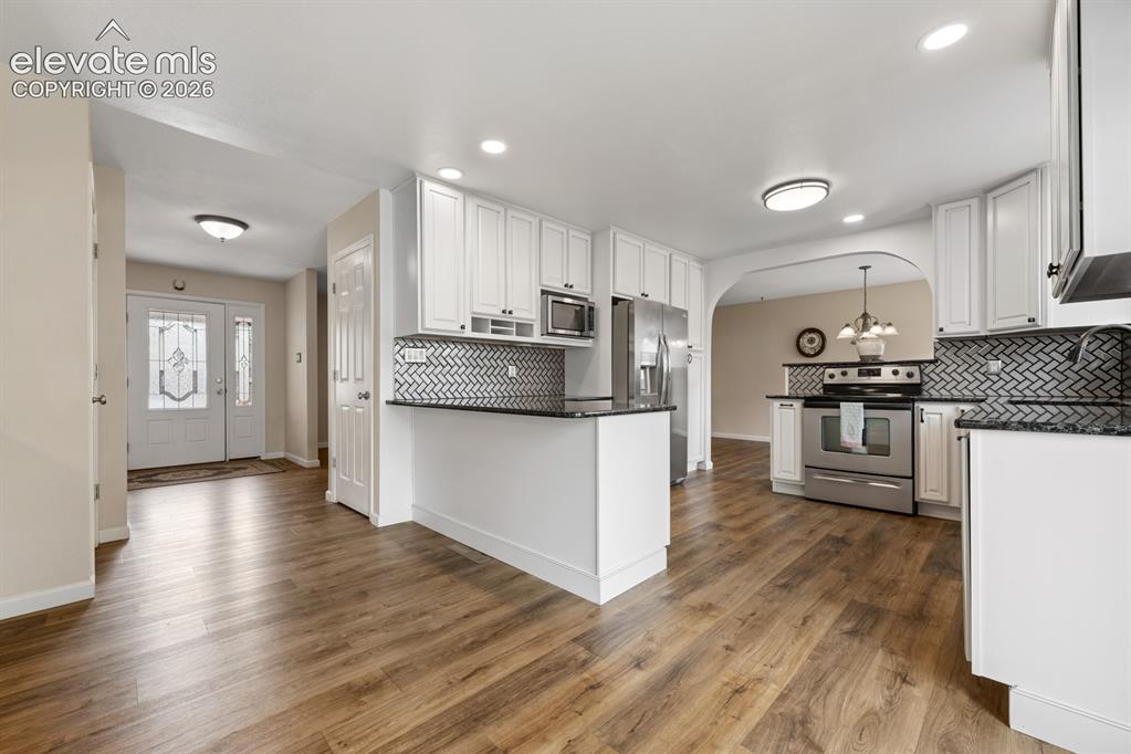 Image 14 of 48: Kitchen