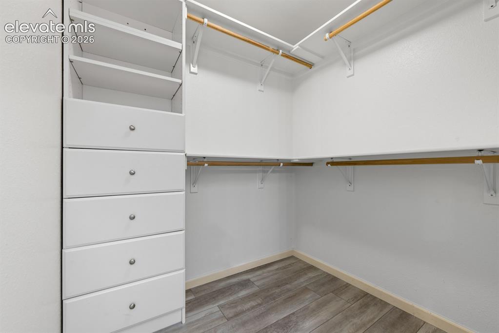Image 33 of 48: Closet