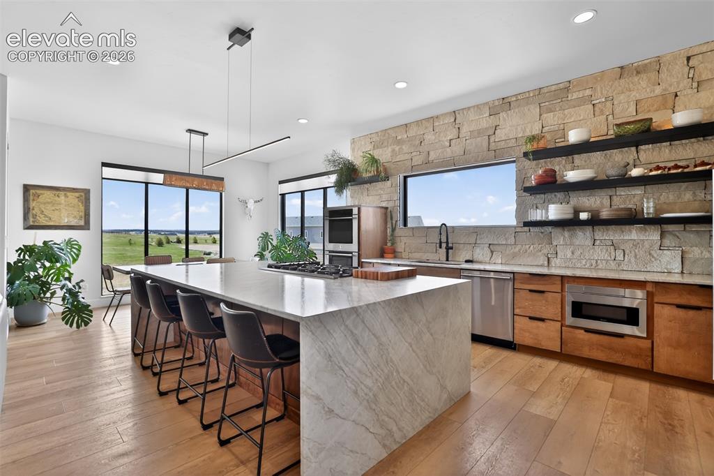 Image 6 of 33: Kitchen
