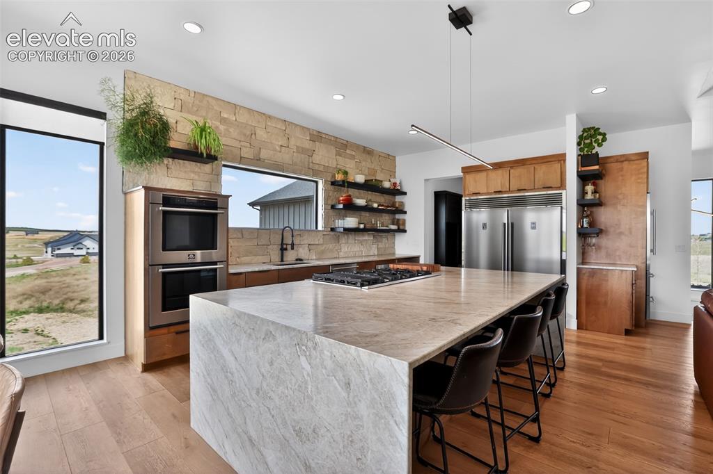 Image 8 of 33: Kitchen