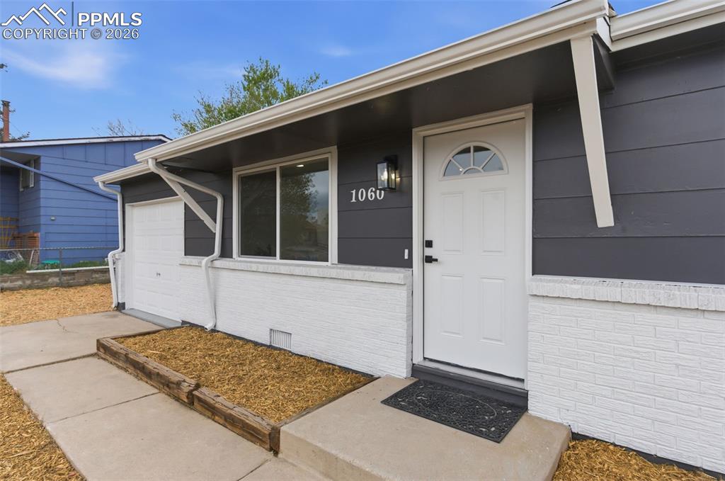 Image 2 of 28: Entry