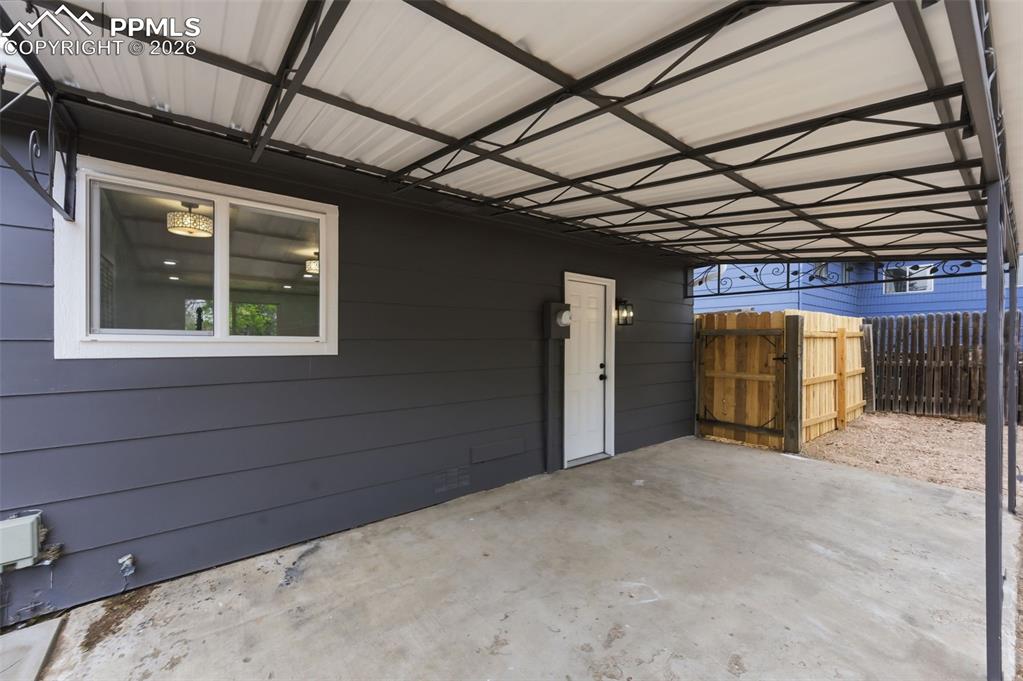 Image 24 of 28: Garage