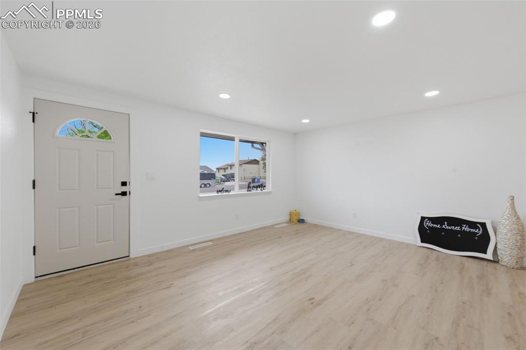 Image 6 of 28: Entry