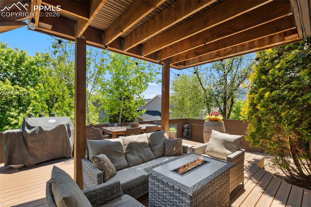 Image 16 of 42: Deck