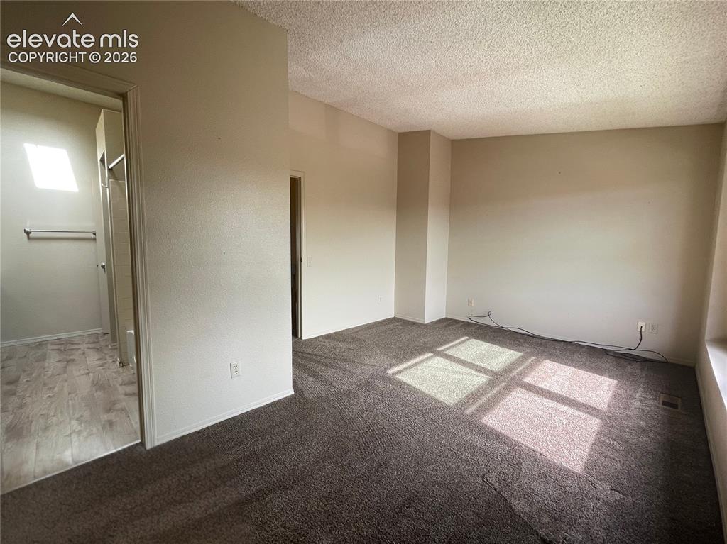 Image 15 of 28: Dining Room