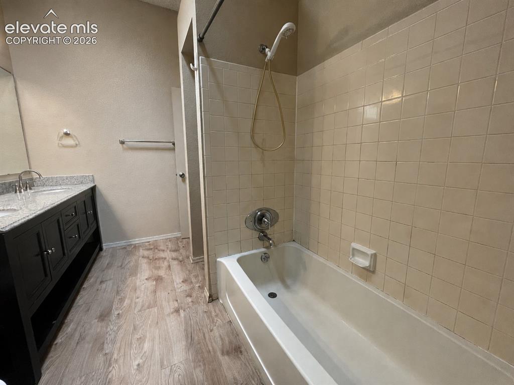 Image 18 of 28: Master Bedroom
