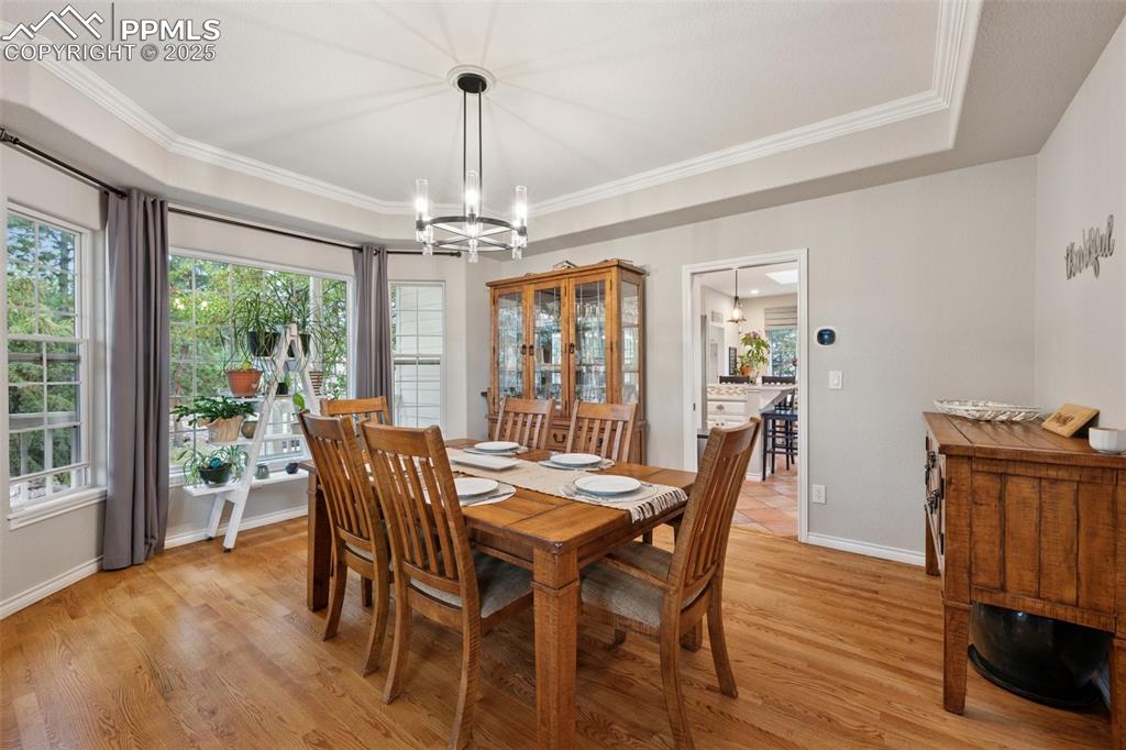 Image 13 of 45: Dining Area