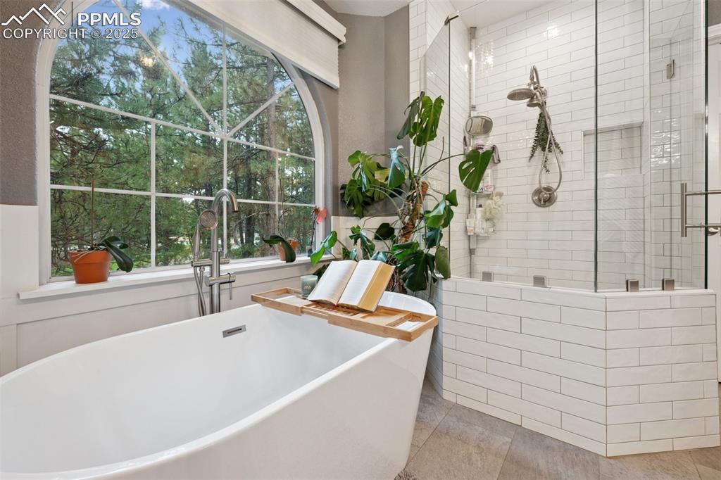 Image 20 of 45: Bathroom