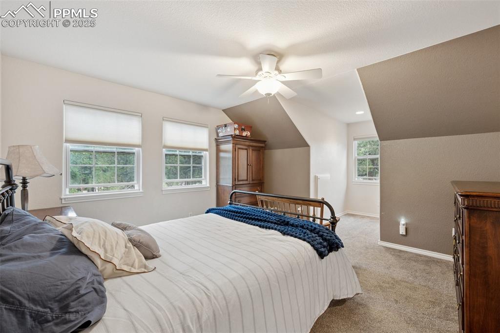 Image 22 of 45: Bedroom