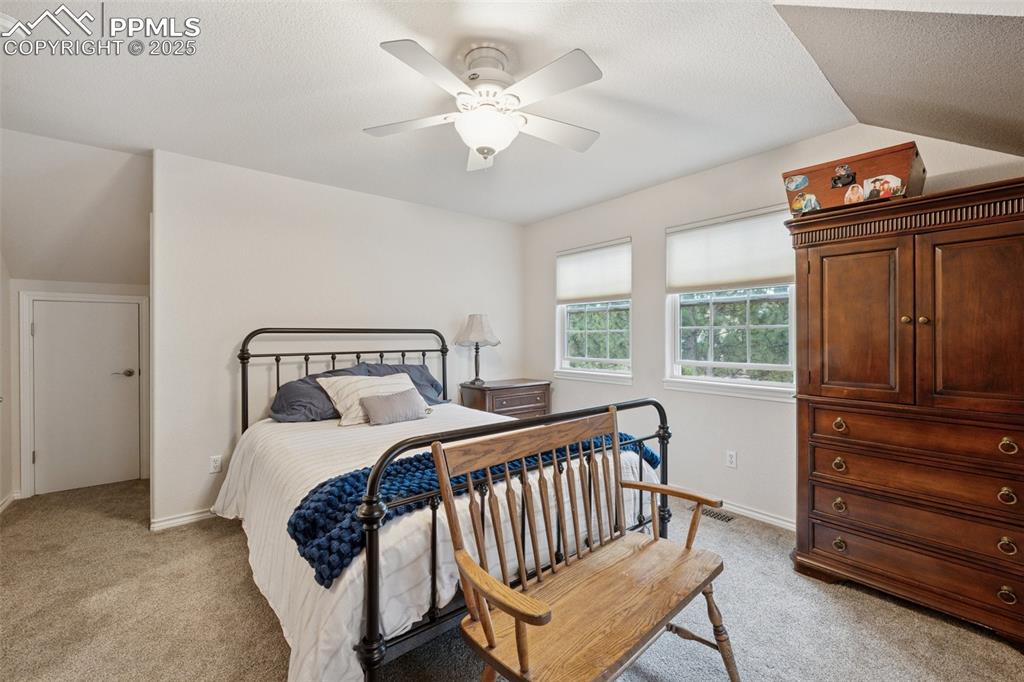 Image 23 of 45: Bedroom