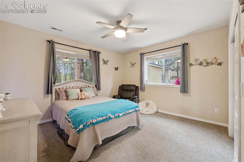 Image 34 of 45: Bedroom