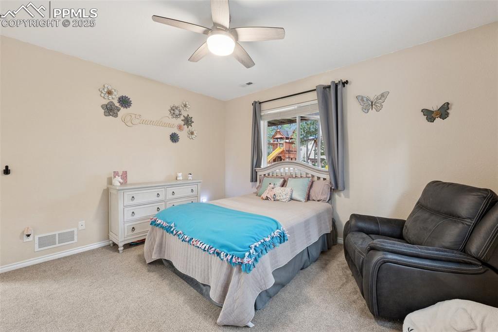 Image 35 of 45: Bedroom