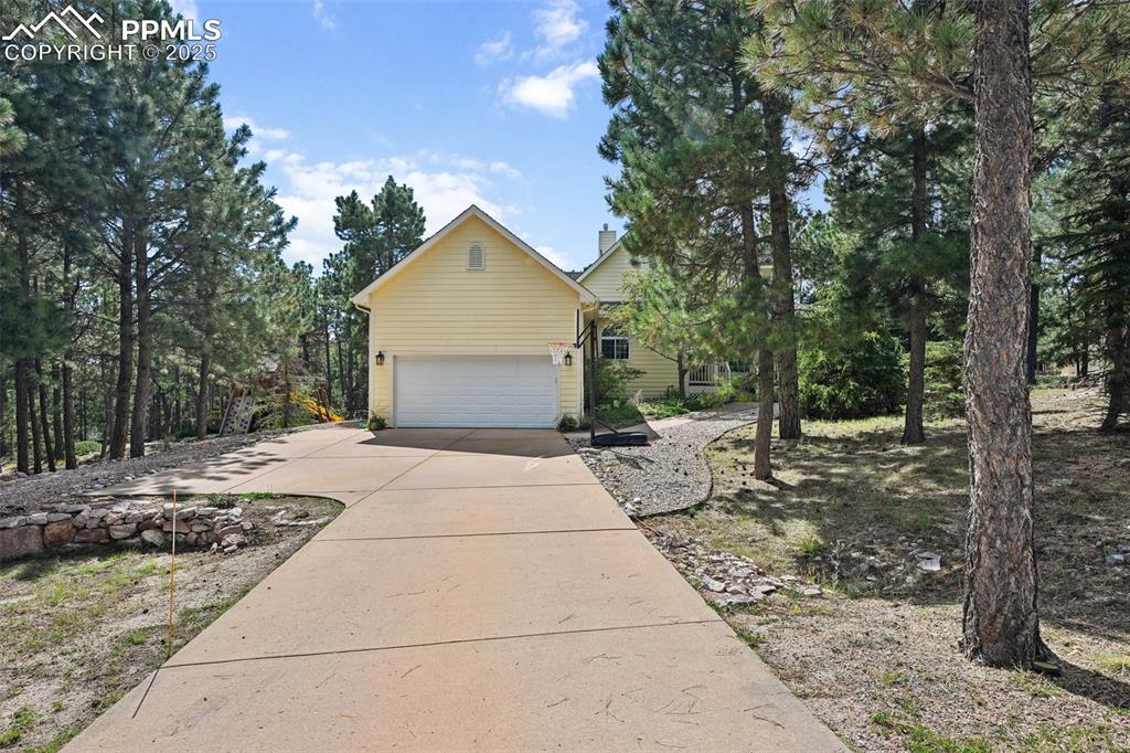 Image 37 of 45: Garage