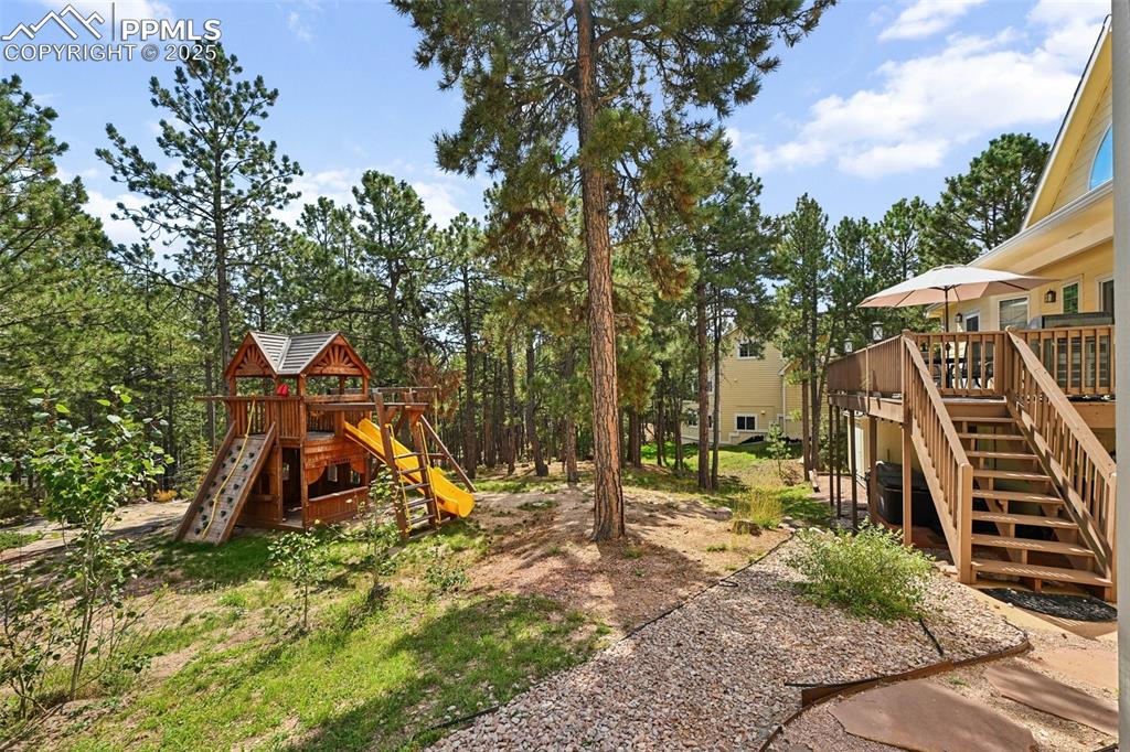 Image 38 of 45: Yard