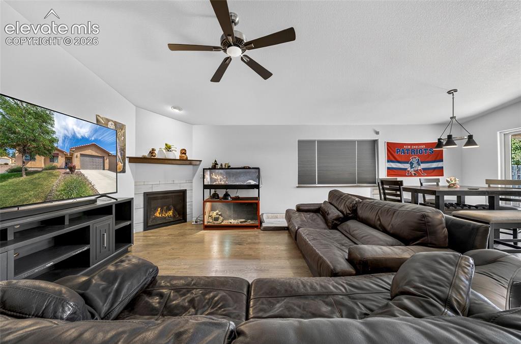 Image 13 of 30: Living Room