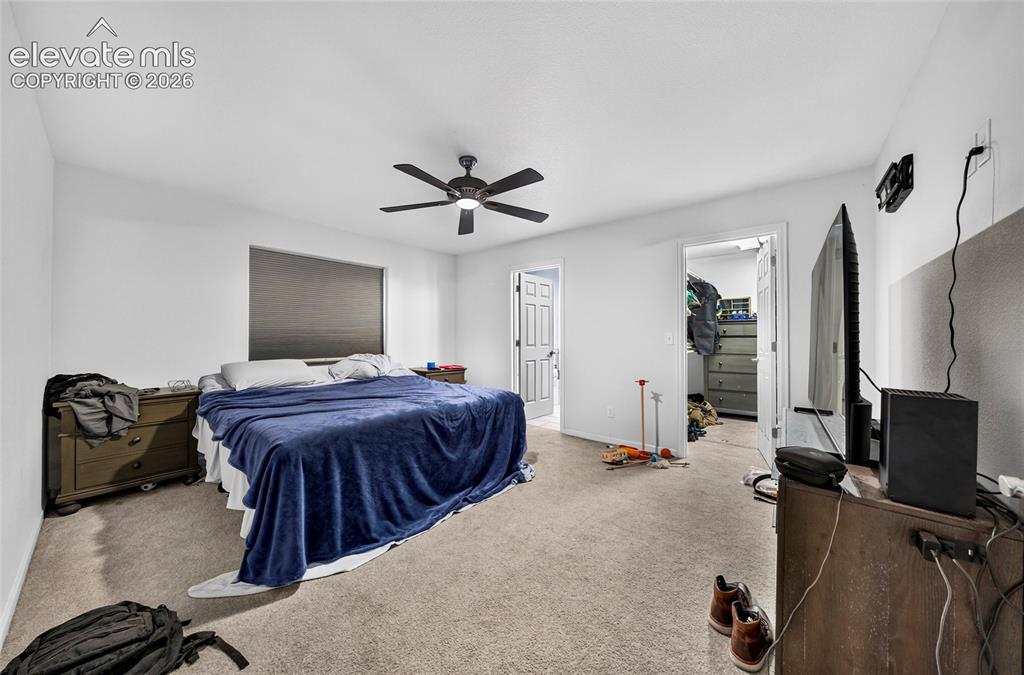 Image 14 of 30: Bedroom