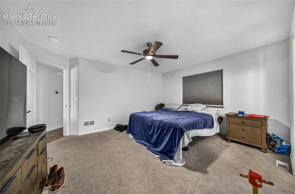 Image 15 of 30: Bedroom