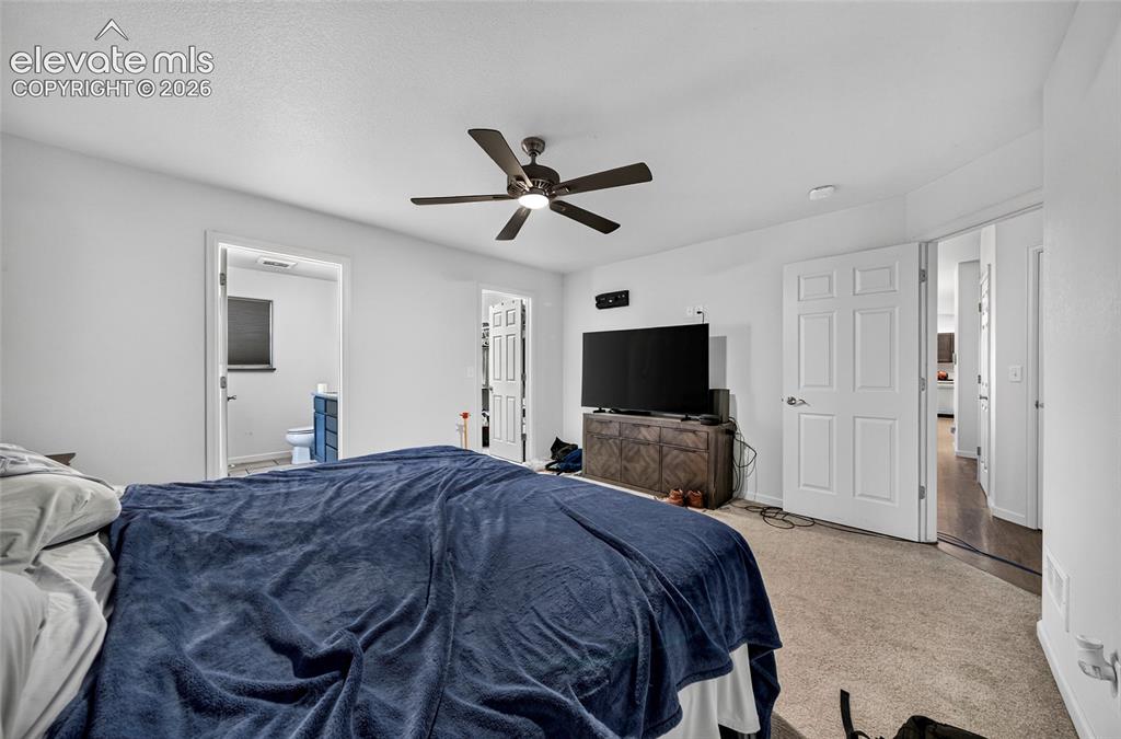 Image 16 of 30: Bedroom