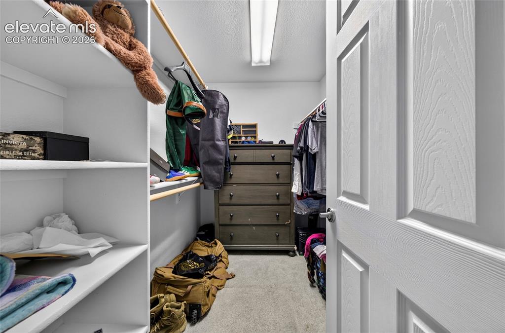 Image 17 of 30: Closet
