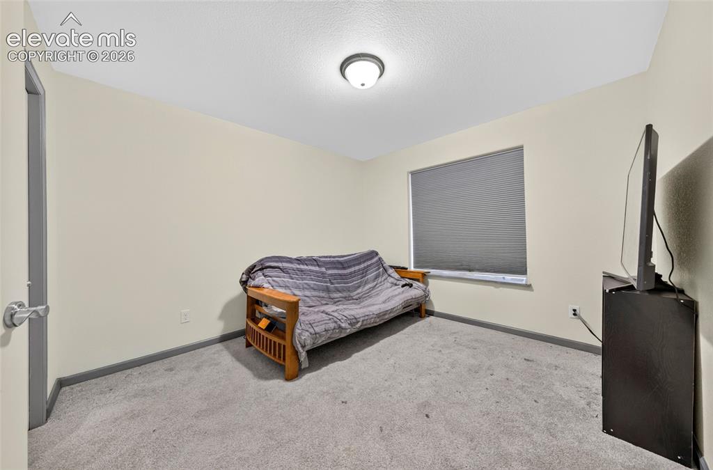 Image 20 of 30: Bedroom