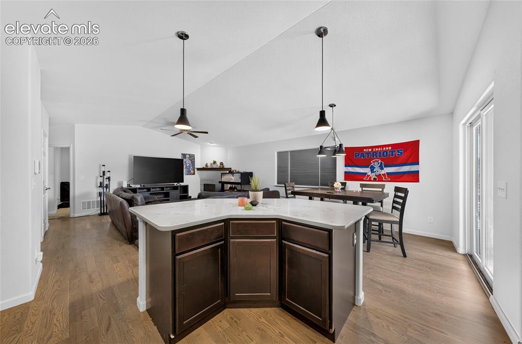 Image 7 of 30: Kitchen