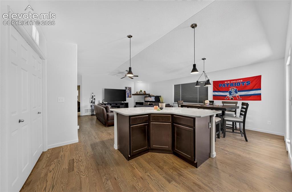 Image 8 of 30: Kitchen