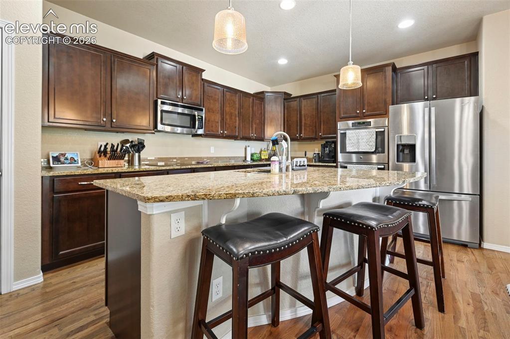 Image 10 of 40: Kitchen