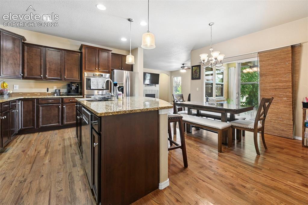 Image 11 of 40: Kitchen