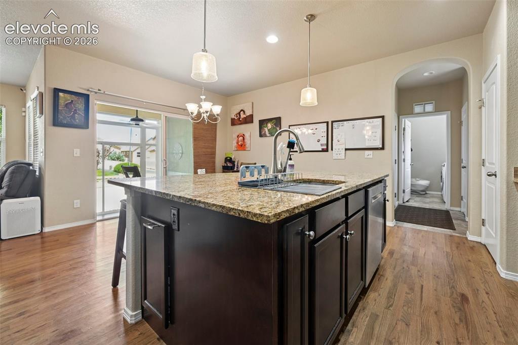 Image 13 of 40: Kitchen