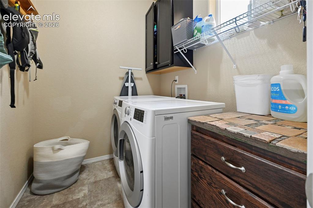 Image 16 of 40: Laundry