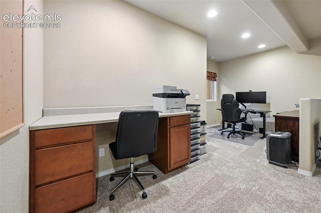 Image 21 of 40: Office