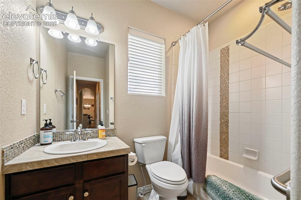 Image 29 of 40: Bathroom