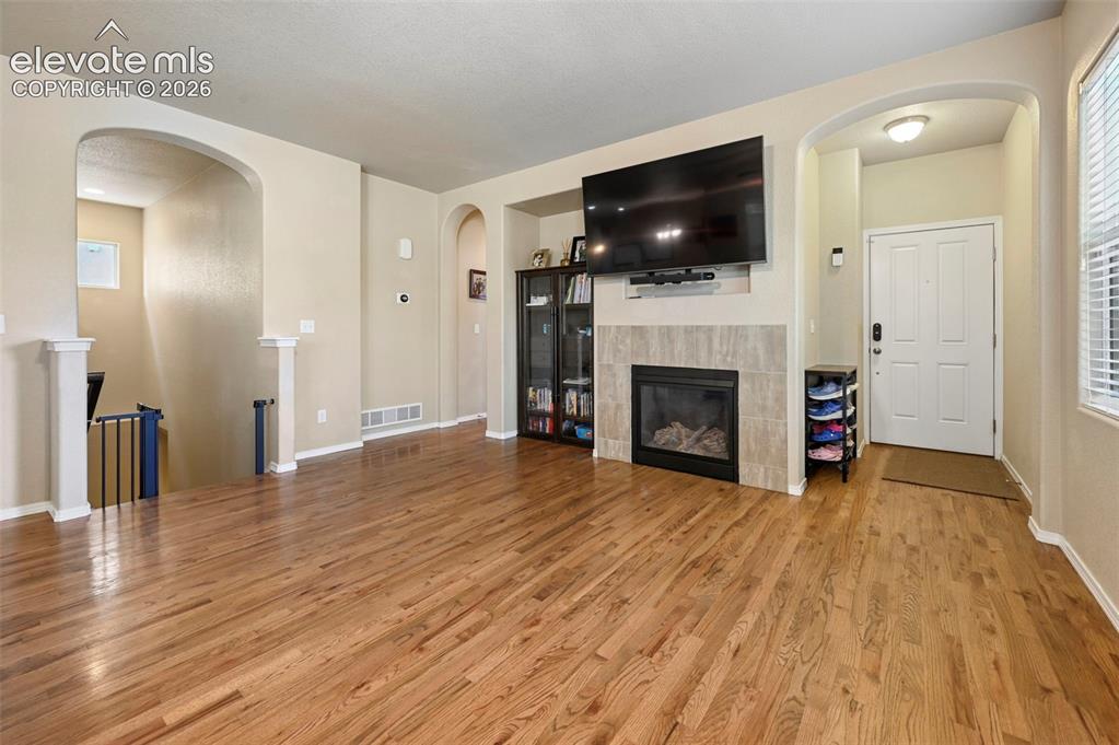 Image 7 of 40: Living Room