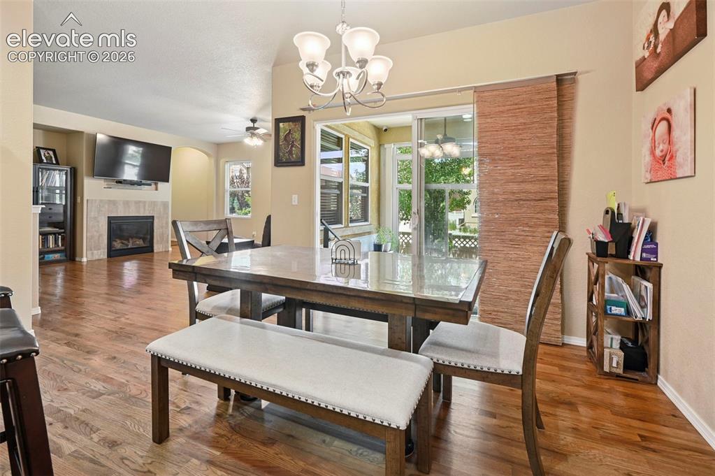 Image 8 of 40: Dining Area