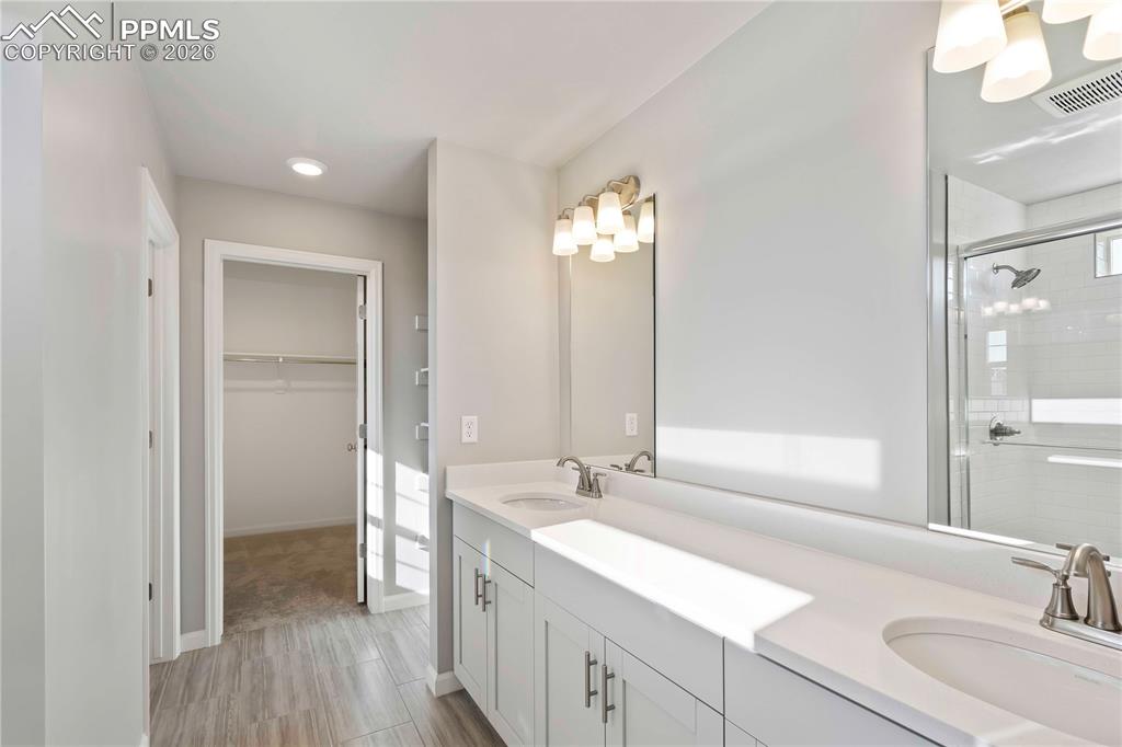 Image 20 of 24: Photos of a Model Home