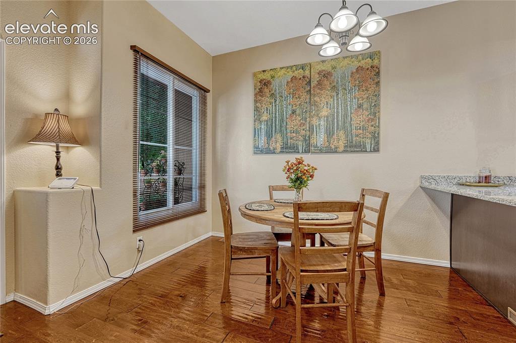 Image 11 of 38: Dining Area