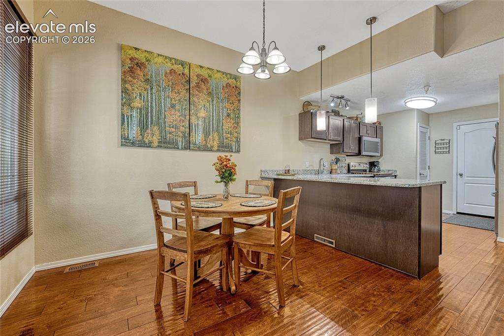 Image 12 of 38: Dining Area
