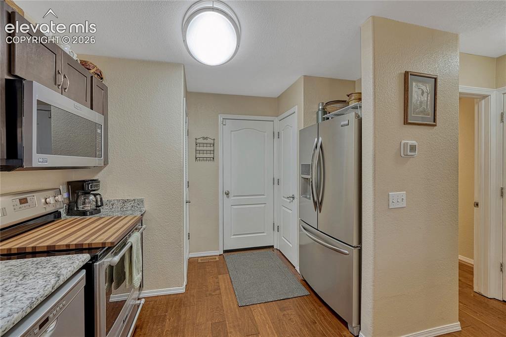 Image 14 of 38: Kitchen