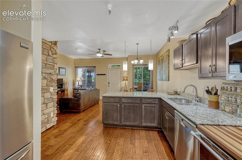 Image 15 of 38: Kitchen