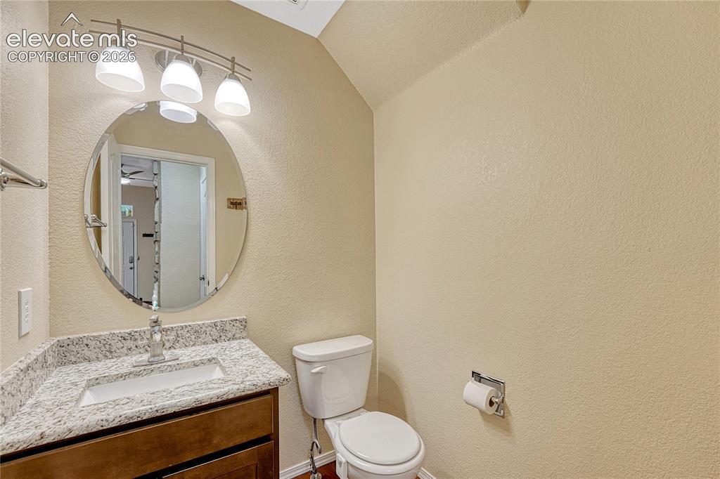 Image 18 of 38: Bathroom