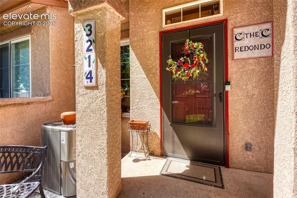 Image 7 of 38: Entry