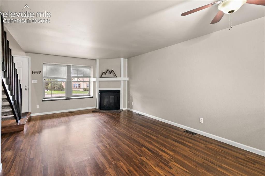Image 13 of 31: Living Room