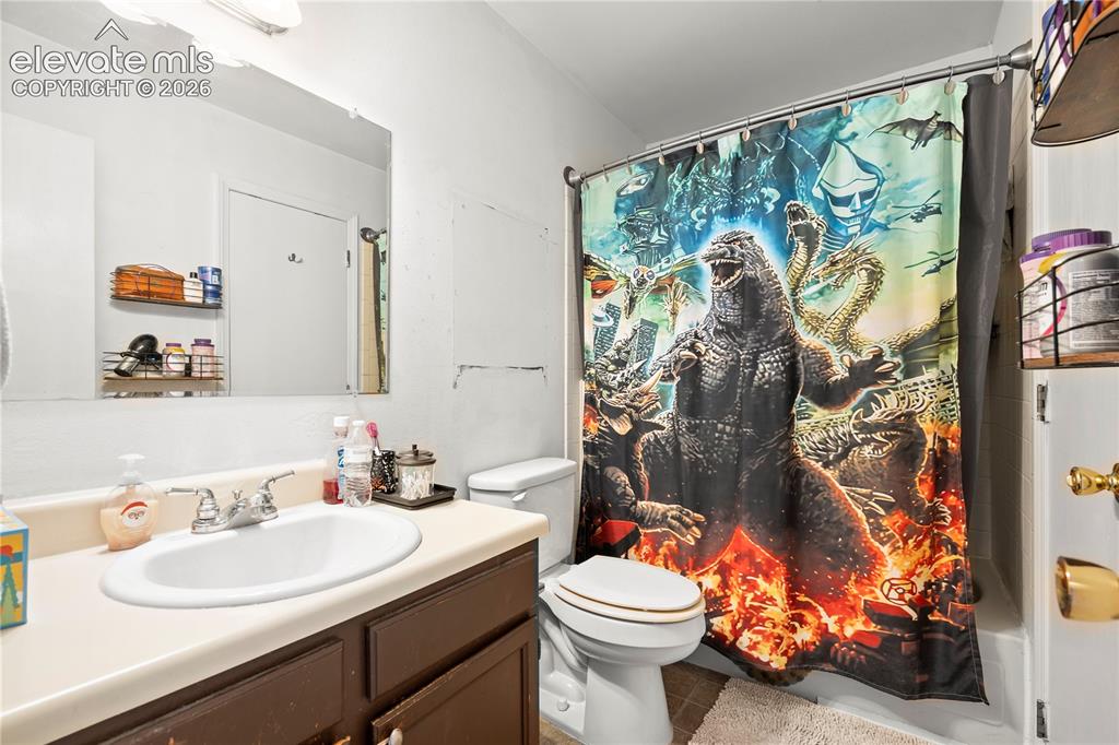 Image 17 of 20: Full Upper Level bathroom adjoining primary bedroom